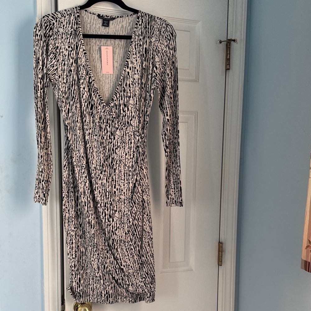Banana Republic Black and White Long Sleeve Dress